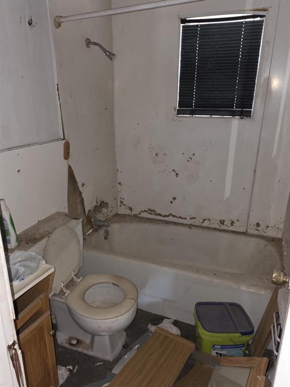 901 East Sears Street Denison, TX 75021 - Photo 4 of 14 Full bathroom with vanity and shower / tub combination