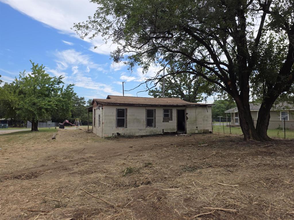 901 East Sears Street Denison, TX 75021 - Photo 8 of 14 Rear view of house