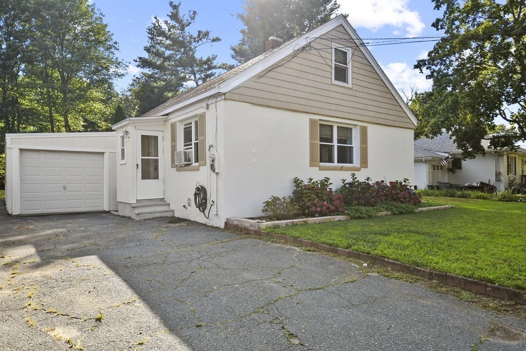 112 Linebrook Road Ipswich, MA 01938 - Photo 2 of 24 Gallery Image 2