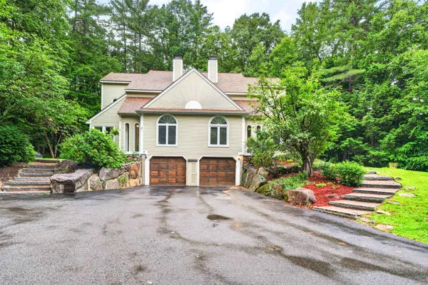$519,000 | 12 Ryan Road, Unit B, Goffstown, NH 03045
