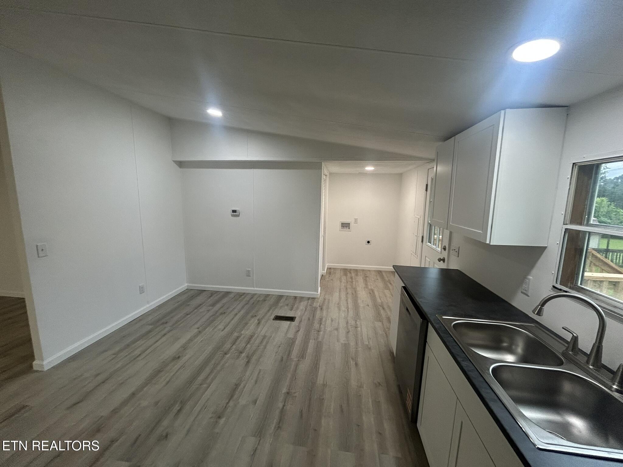 129 Hill Loop Madisonville, TN 37354 - Photo 11 of 25 IMG_2833