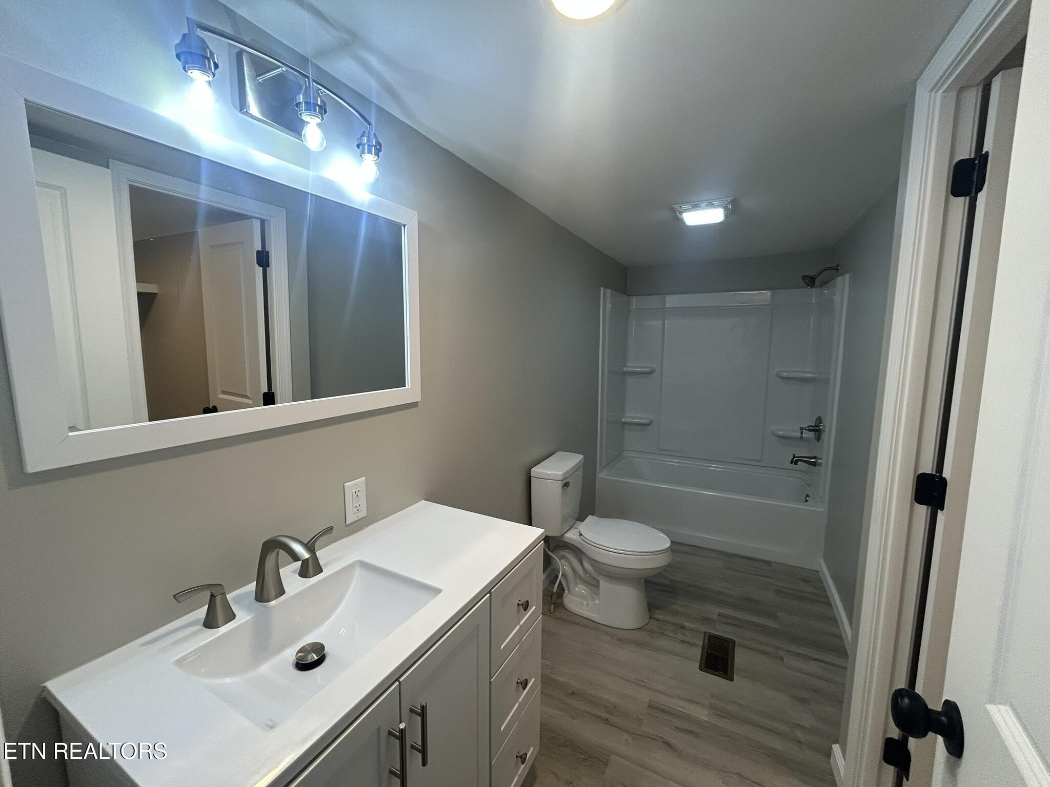 129 Hill Loop Madisonville, TN 37354 - Photo 16 of 25 IMG_2807