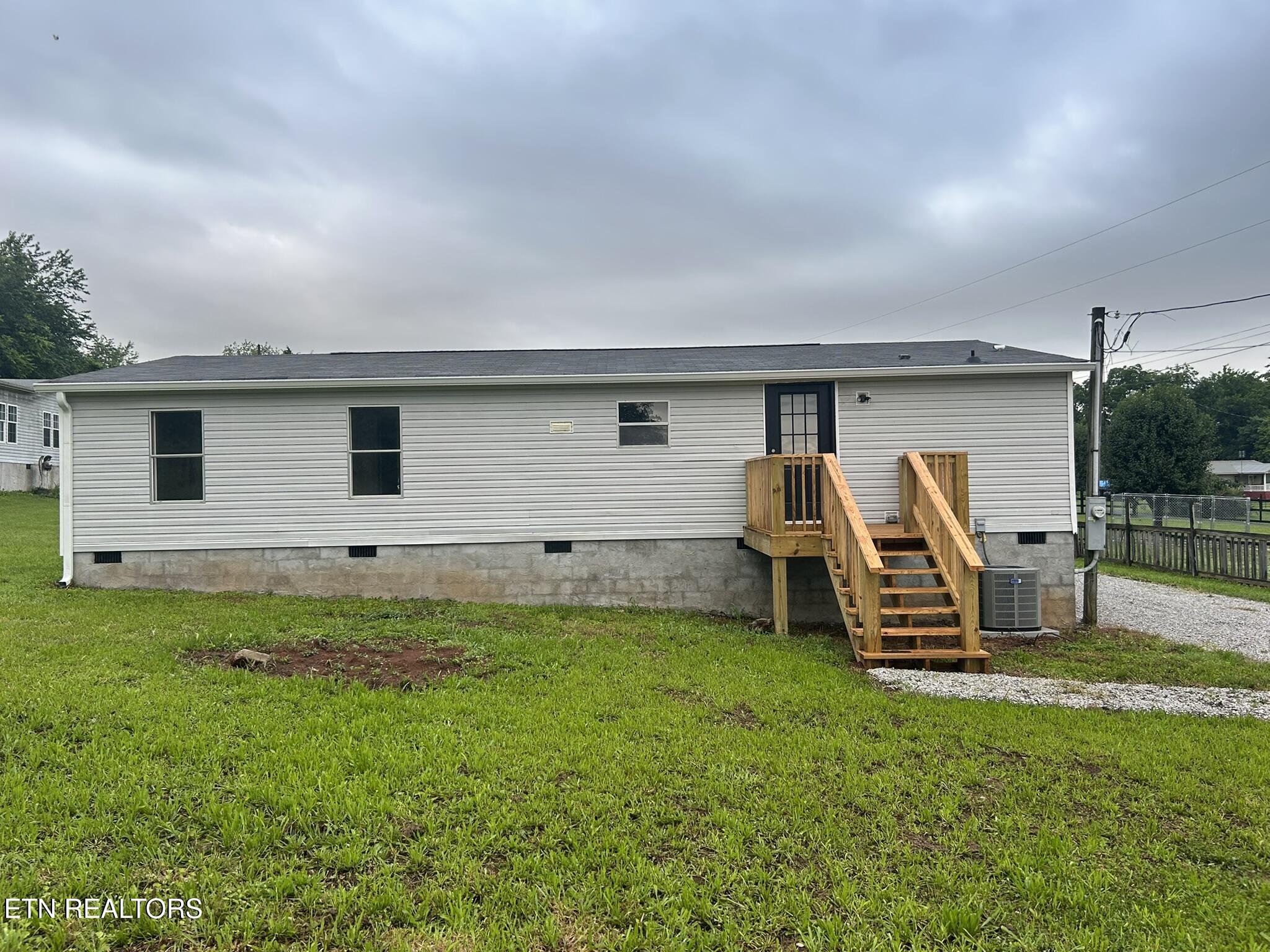 129 Hill Loop Madisonville, TN 37354 - Photo 3 of 25 IMG_2795