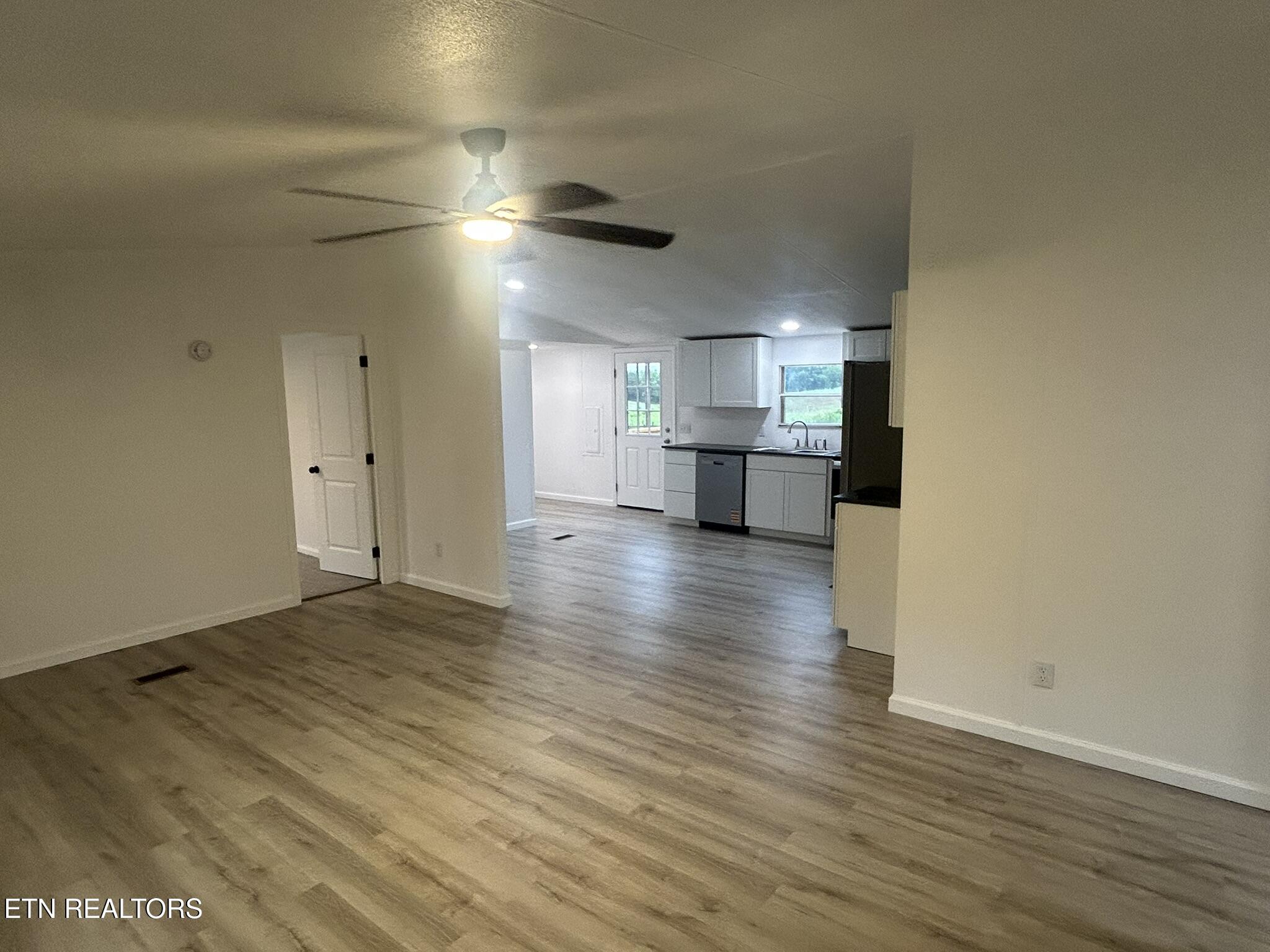 129 Hill Loop Madisonville, TN 37354 - Photo 5 of 25 IMG_2822