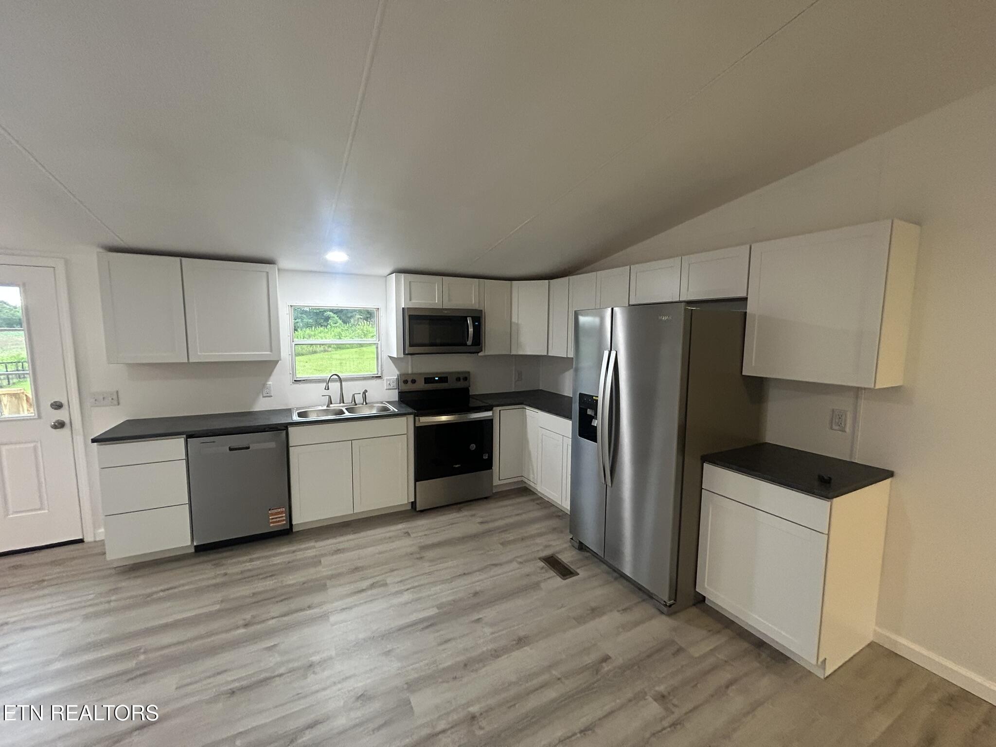 129 Hill Loop Madisonville, TN 37354 - Photo 7 of 25 IMG_2824