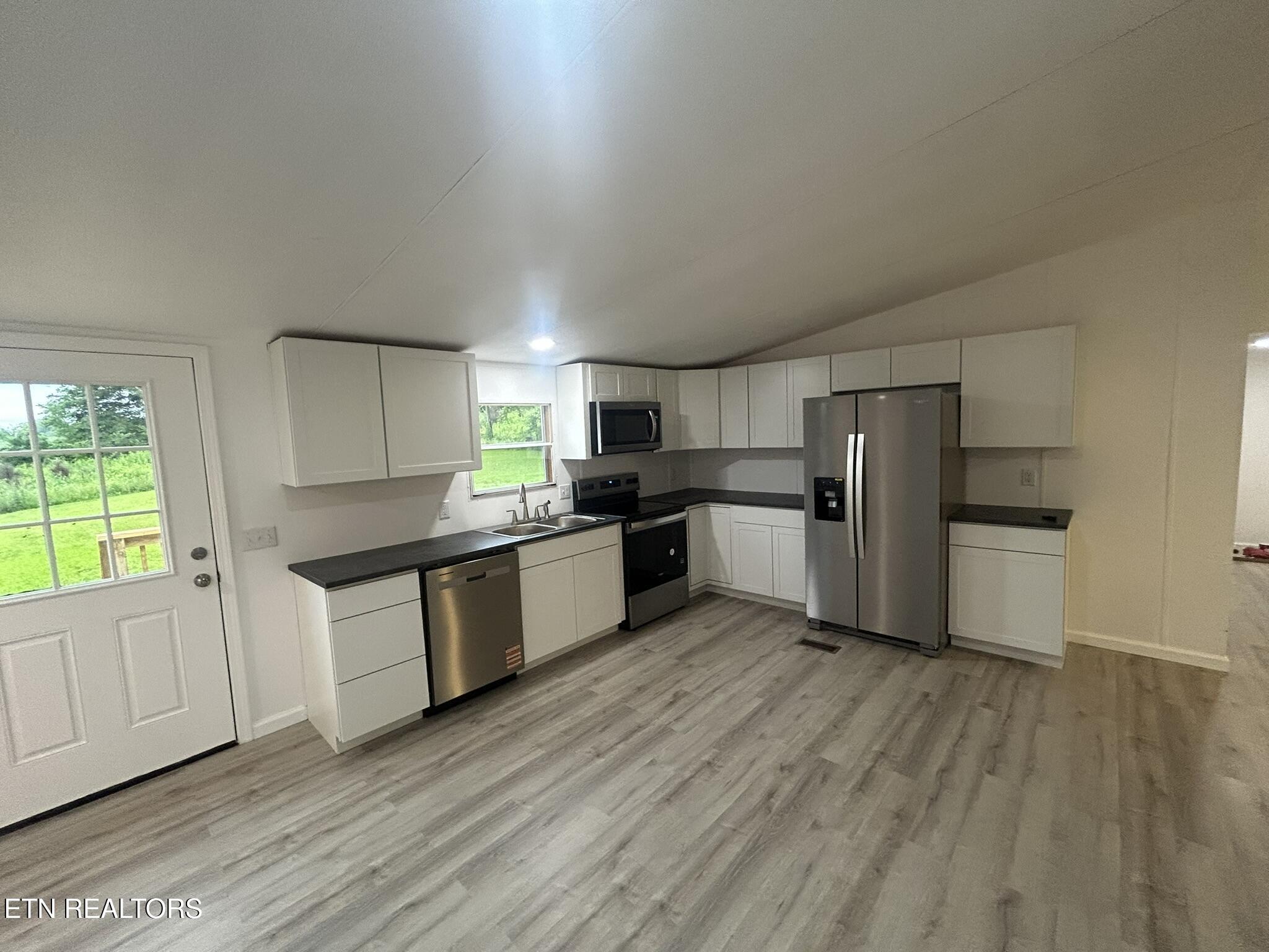 129 Hill Loop Madisonville, TN 37354 - Photo 8 of 25 IMG_2829