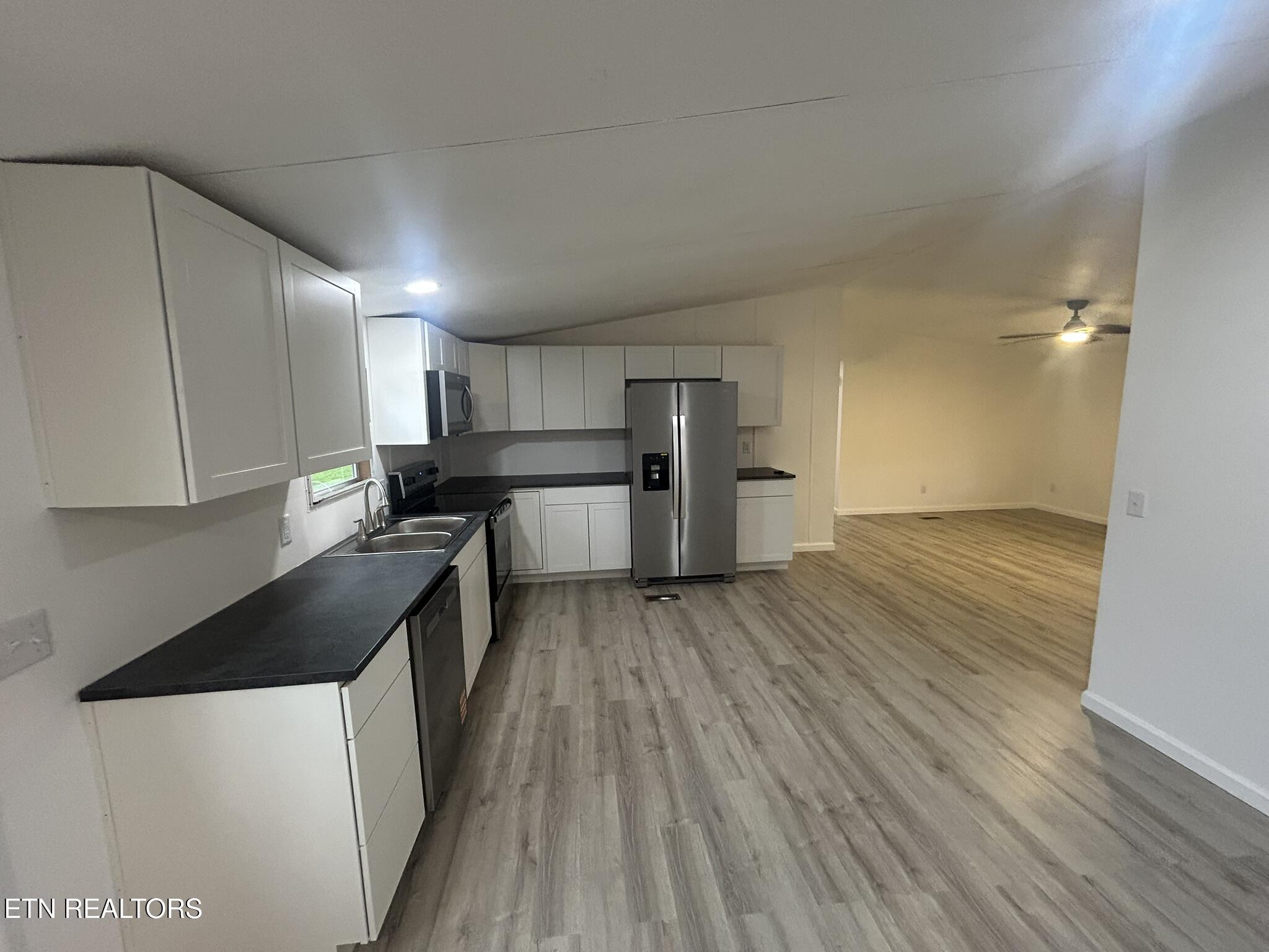 129 Hill Loop Madisonville, TN 37354 - Photo 10 of 25 IMG_2828