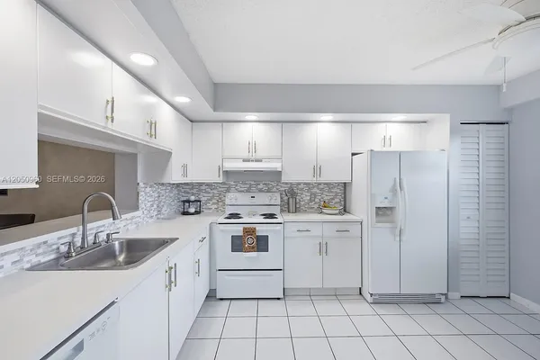 $249,900 | 1300 Southwest 125th Avenue, Unit 406K, Pembroke Pines, FL 33027