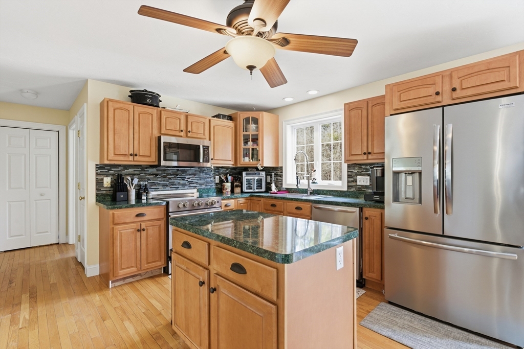 38 Foster Court Gardner, MA 01440 - Photo 3 of 31