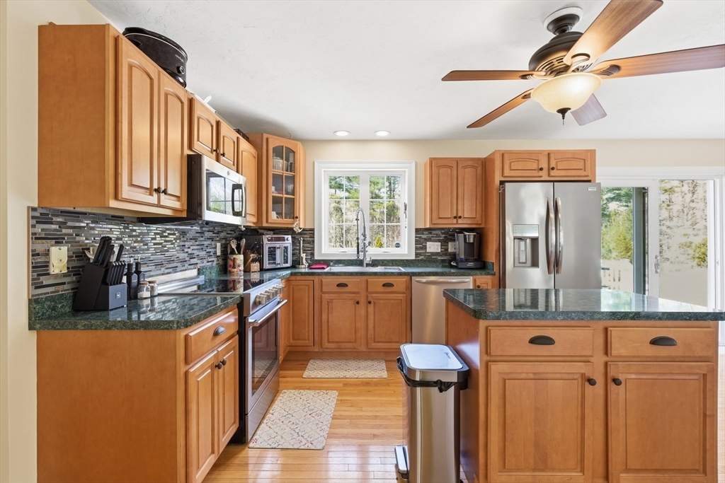 38 Foster Court Gardner, MA 01440 - Photo 4 of 31