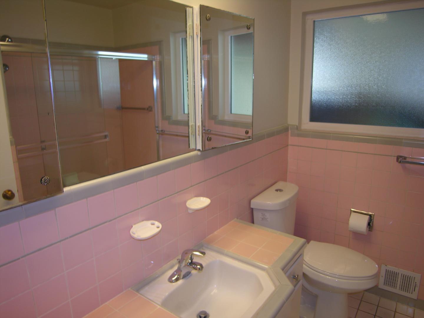 751 Roble Avenue Menlo Park, CA 94025 - Photo 26 of 41 a bathroom with a toilet sink and mirror