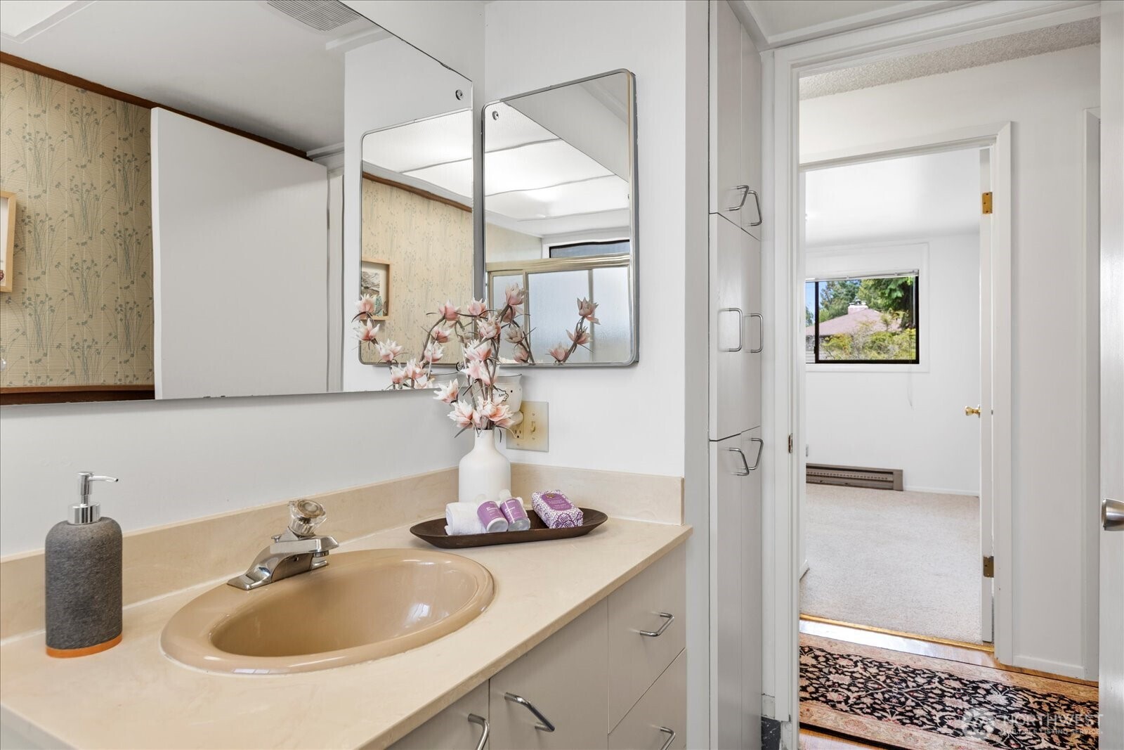 7670 199th Street Southwest Edmonds, WA 98026 - Photo 16 of 23 Gallery Image 16