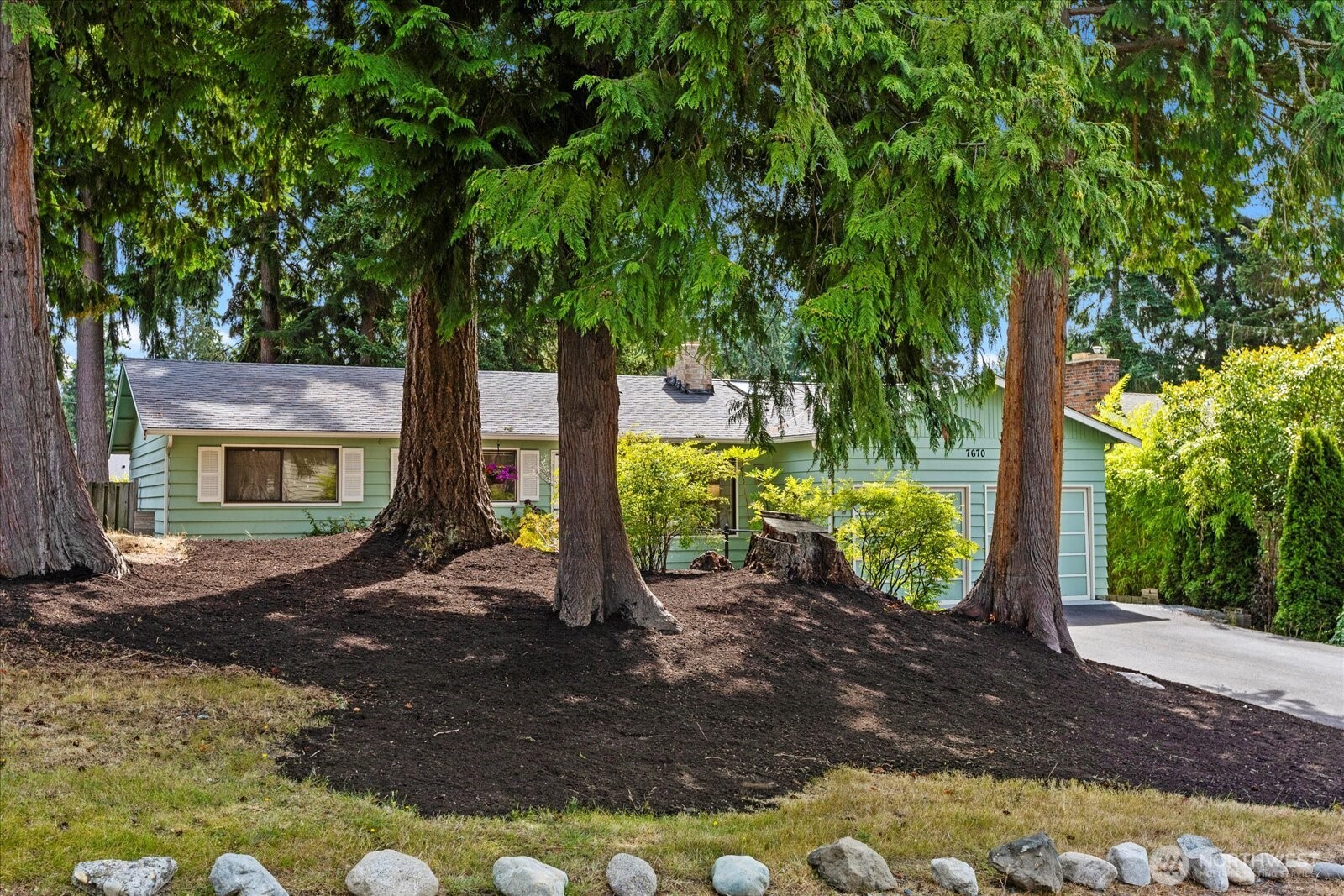 7670 199th Street Southwest Edmonds, WA 98026 - Photo 3 of 23 Gallery Image 3