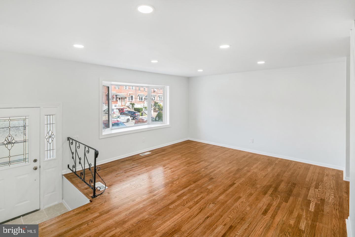 12334 Wyndom Road Philadelphia, PA 19154 - Photo 3 of 29 Bright and Spacious Living Room