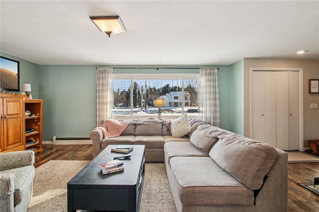 1658 Schlegel Road Webster, NY 14580 - Photo 11 of 44