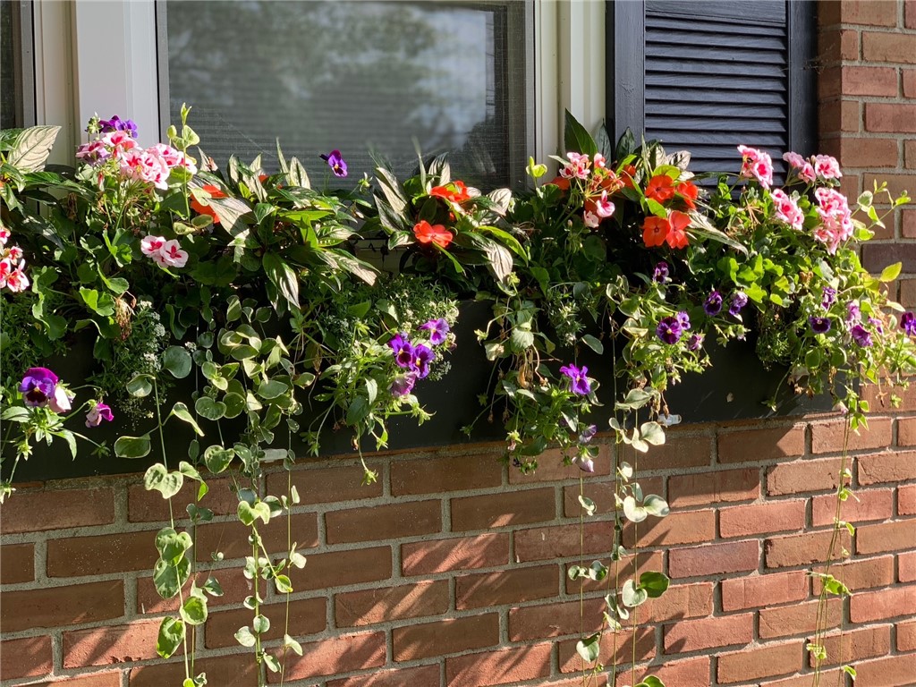 1658 Schlegel Road Webster, NY 14580 - Photo 5 of 44