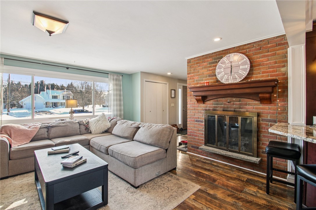 1658 Schlegel Road Webster, NY 14580 - Photo 10 of 44 Family Room