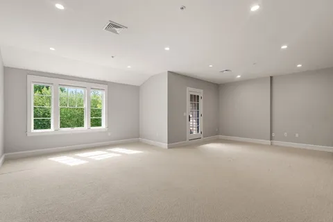 $875,000 | 2 Abbey Road, Unit 2, Sherborn, MA 01770