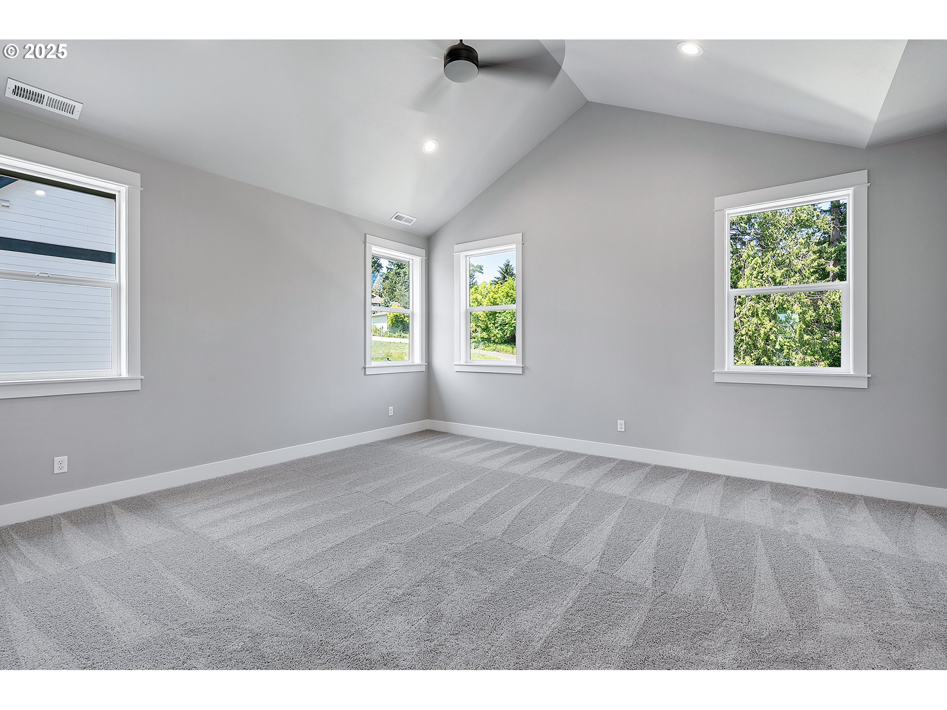 6028 Southwest 18th Drive Portland, OR 97239 - Photo 11 of 27 Bedroom, Primary