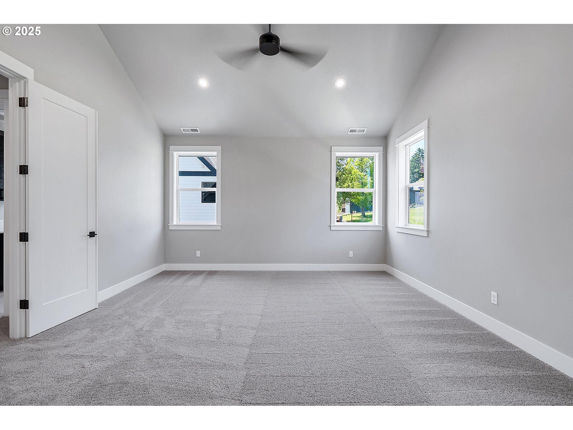 6028 Southwest 18th Drive Portland, OR 97239 - Photo 12 of 27 Bedroom, Primary