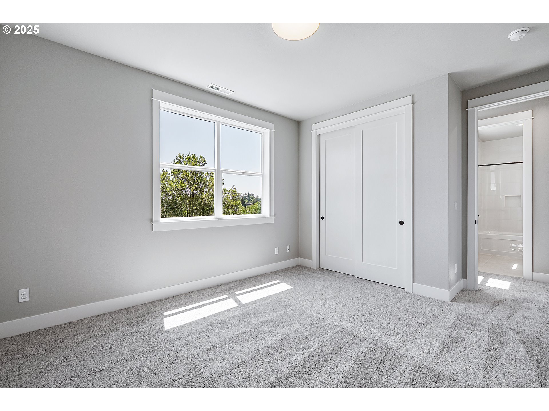 6028 Southwest 18th Drive Portland, OR 97239 - Photo 20 of 27