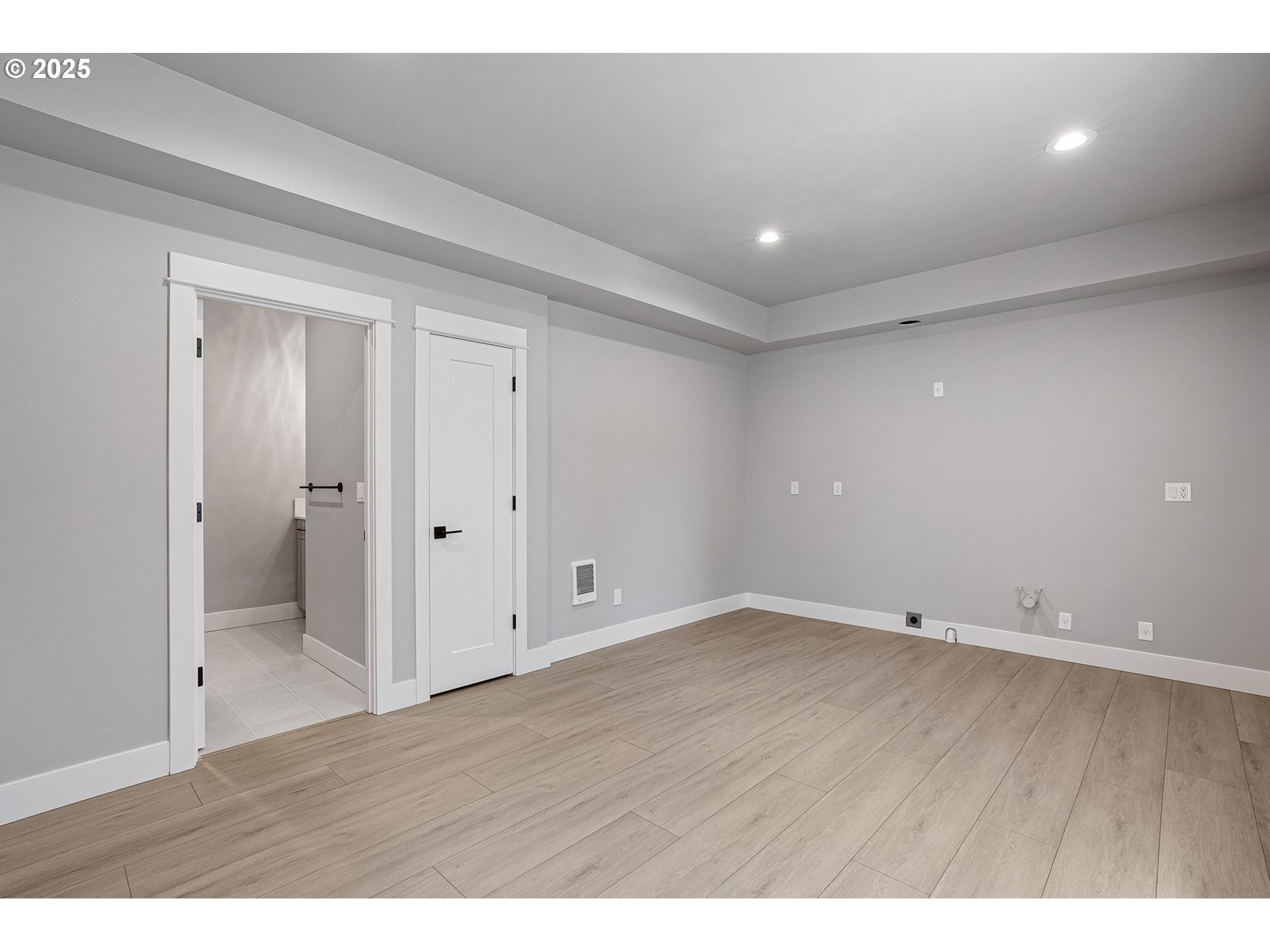 6028 Southwest 18th Drive Portland, OR 97239 - Photo 24 of 27