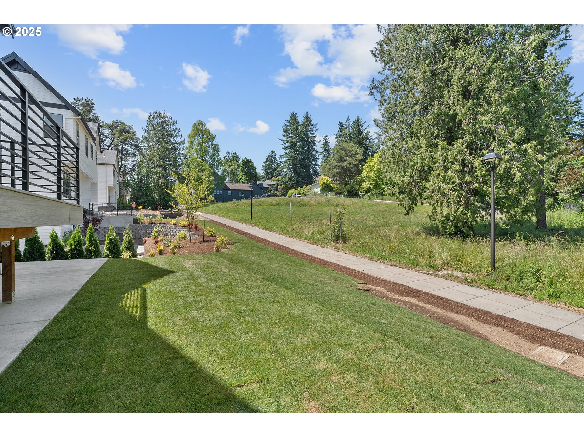 6028 Southwest 18th Drive Portland, OR 97239 - Photo 25 of 27