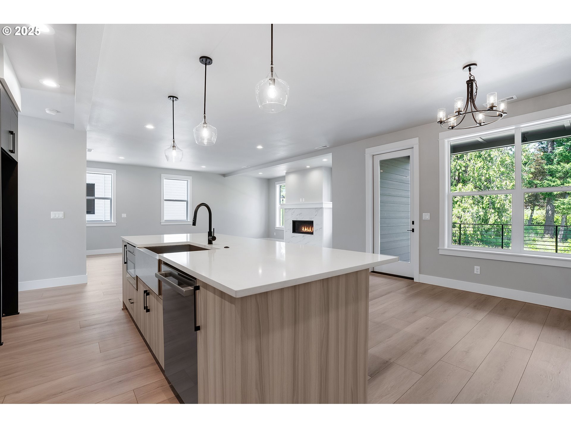 6028 Southwest 18th Drive Portland, OR 97239 - Photo 4 of 27