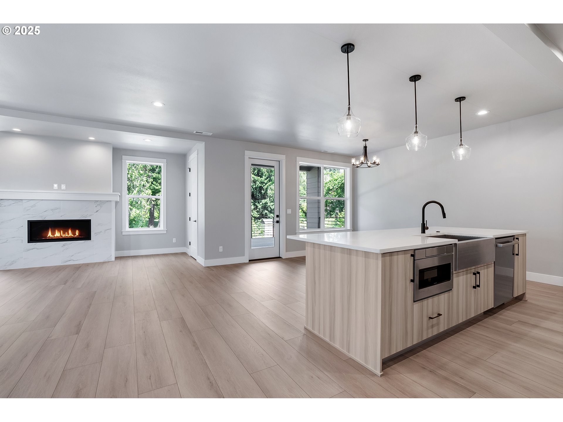 6028 Southwest 18th Drive Portland, OR 97239 - Photo 5 of 27