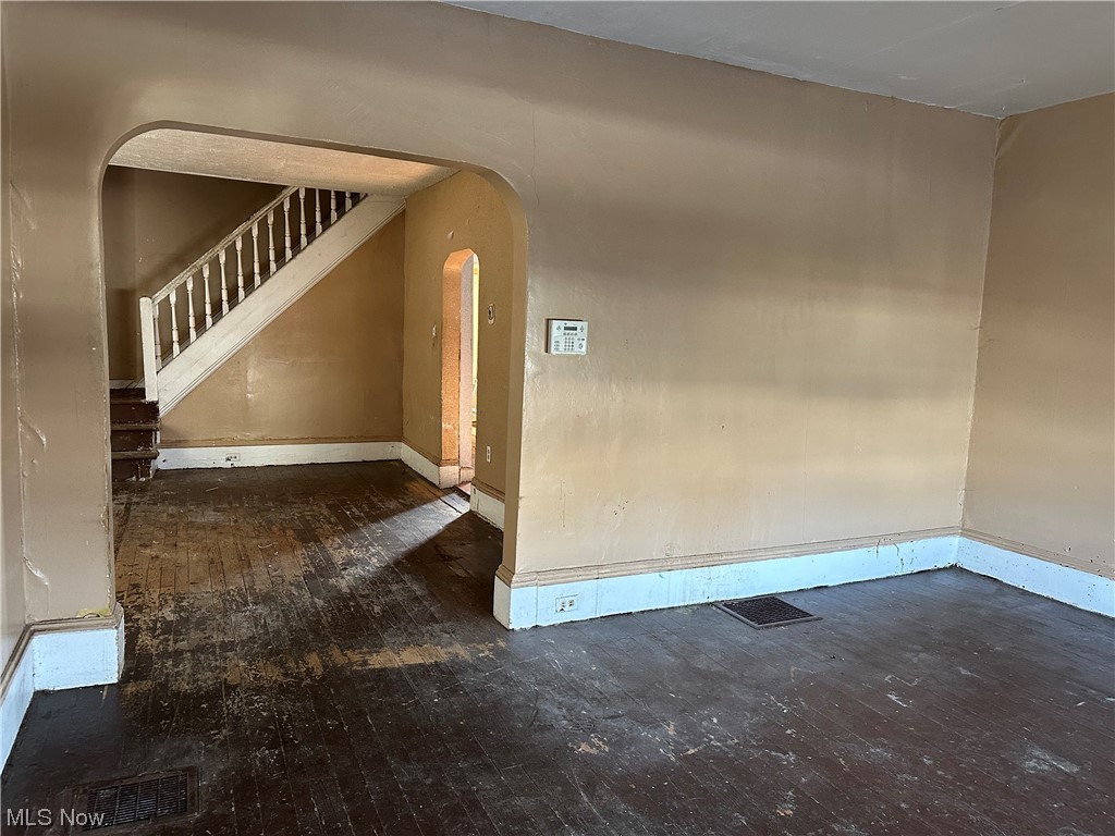 7716 Jones Road Cleveland, OH 44105 - Photo 5 of 26 Gallery Image 5