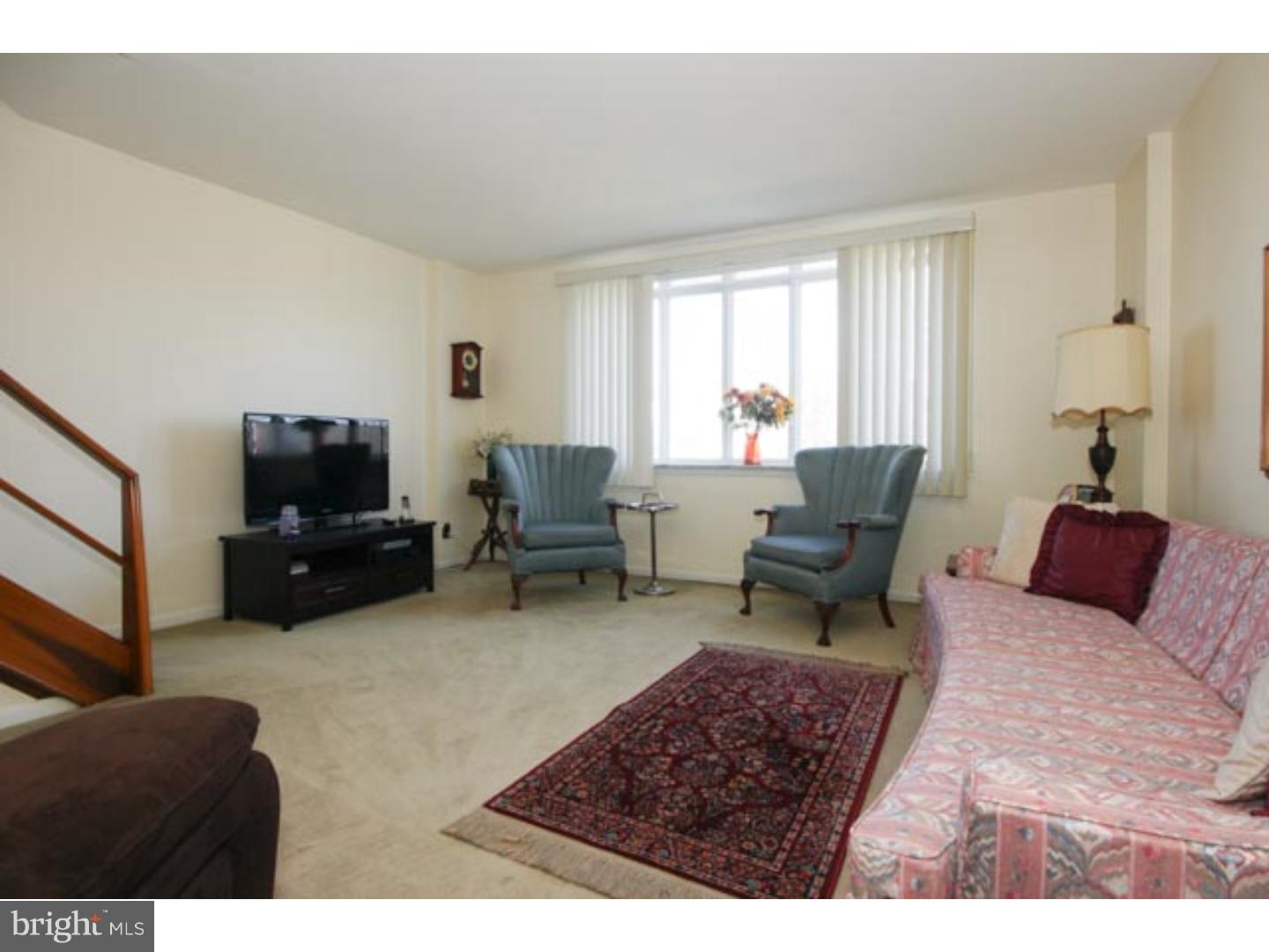3840 Kirkwood Road Philadelphia, PA 19114 - Photo 4 of 25 Living Room
