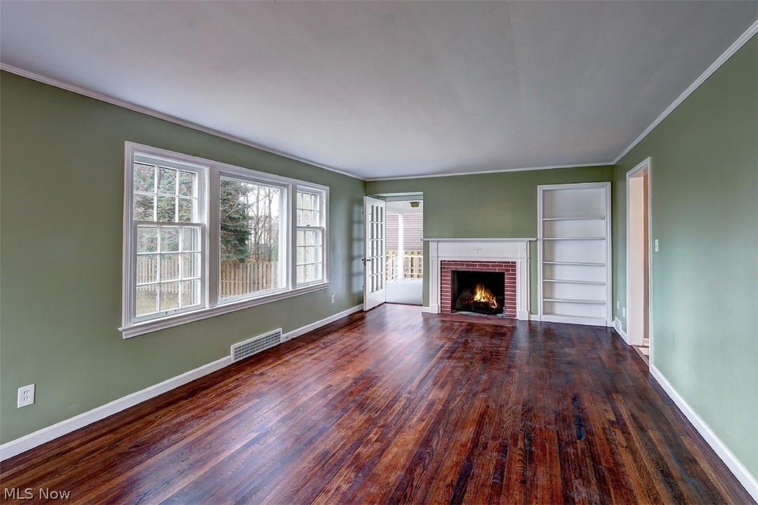 1516 Crest Road Cleveland Heights, OH 44121 - Photo 2 of 10 Living Room
