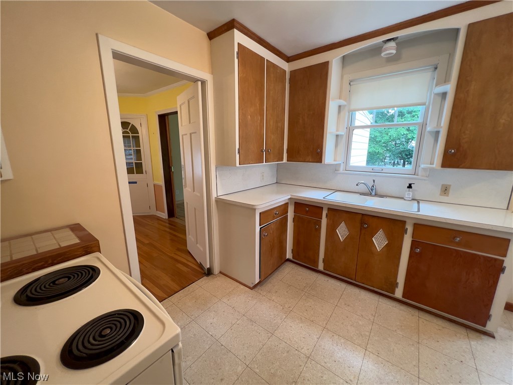 1544 Laclede Road South Euclid, OH 44121 - Photo 6 of 23 Kitchen