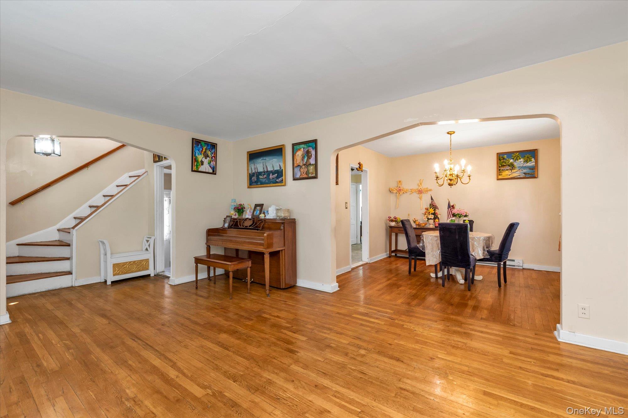 112 Ann Street Valley Stream, NY 11580 - Photo 4 of 23