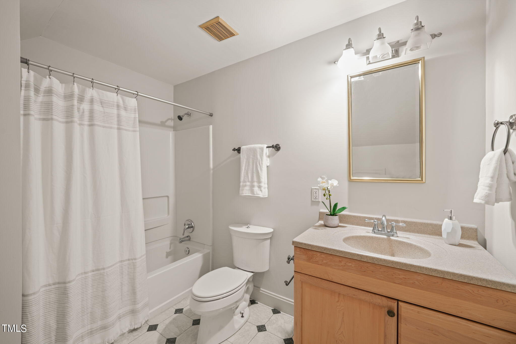 3806 Chippenham Road Durham, NC 27707 - Photo 34 of 40 38-web-or-mls-DSC04280