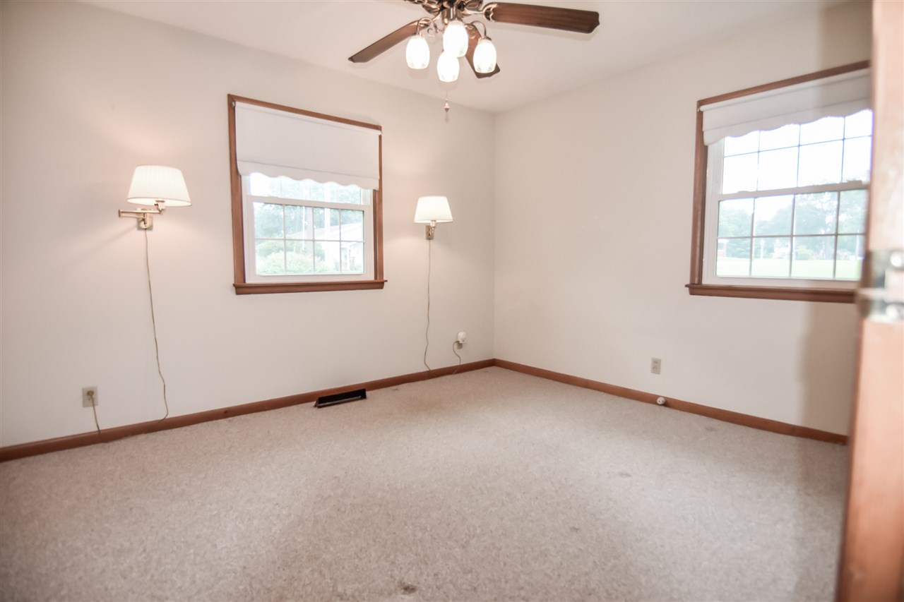 2608 North Red Bank Road Evansville, IN 47720 - Photo 10 of 19 Gallery Image 10