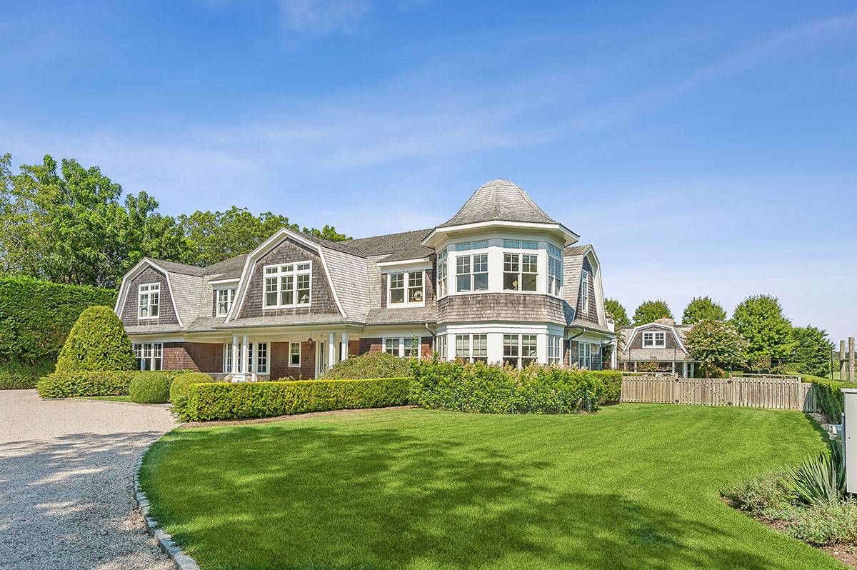 63 Newlight Lane Bridgehampton, NY 11976 - Photo 3 of 37 a front view of a house with a yard