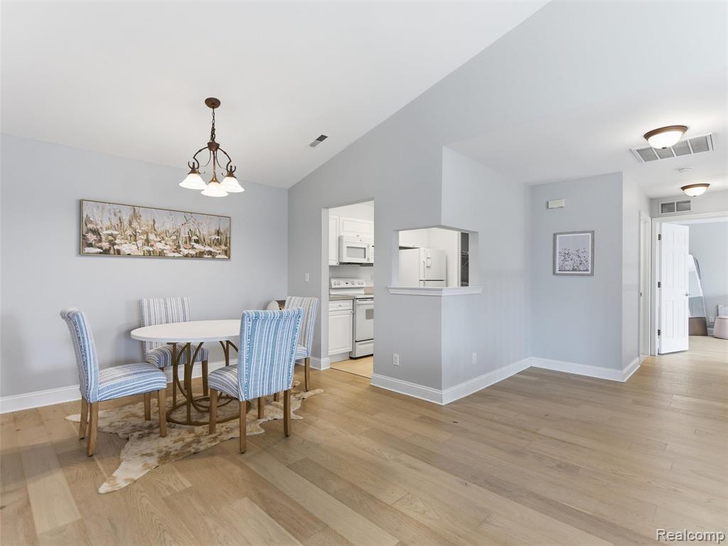 3570 Oakmonte Boulevard Rochester, MI 48306 - Photo 5 of 25