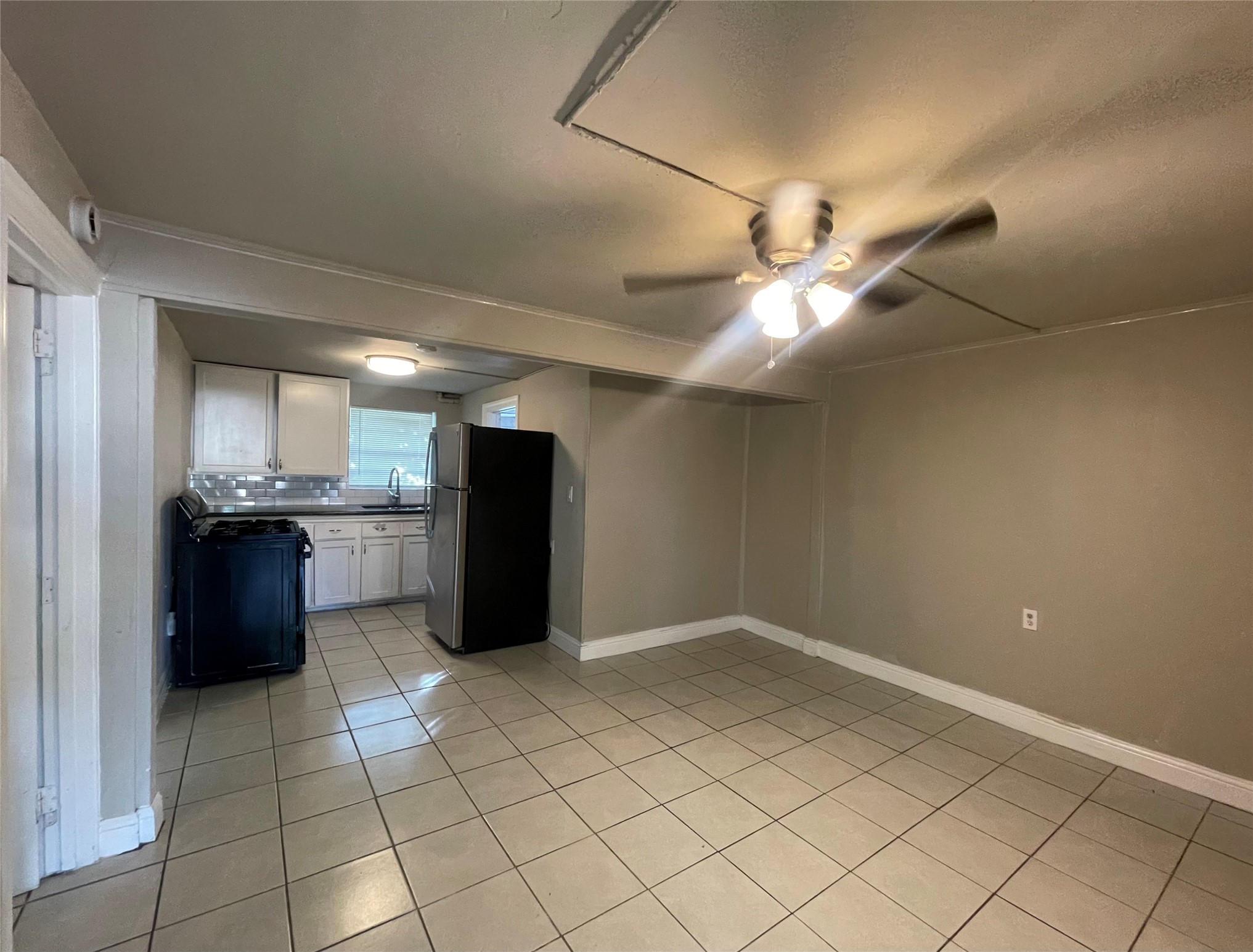 311 Randall Street, Unit 1 Pasadena, TX 77506 - Photo 1 of 11 Living Room