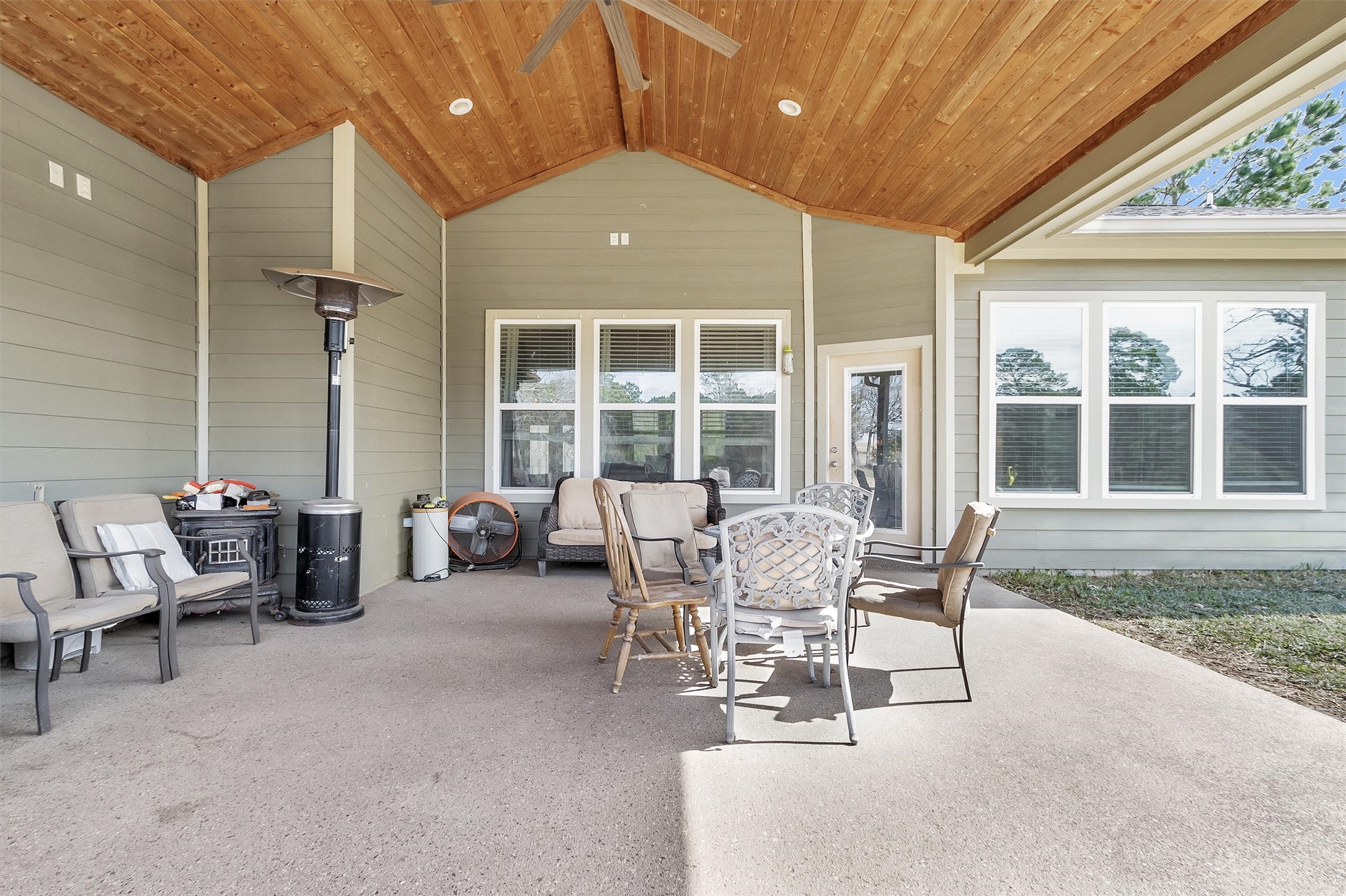12225 High Fire Road Montgomery, TX 77356 - Photo 35 of 45 a dining room with furniture and window