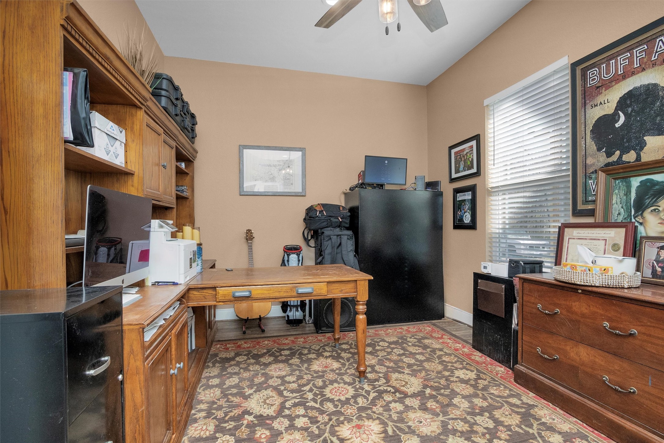 12225 High Fire Road Montgomery, TX 77356 - Photo 10 of 45 a room with furniture a air conditioner vent and a window