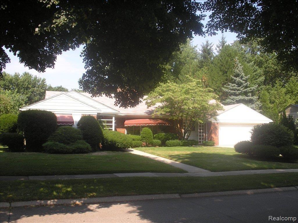 490 Shelbourne Road Grosse Pointe, MI 48236 - Photo 2 of 16 P1010182