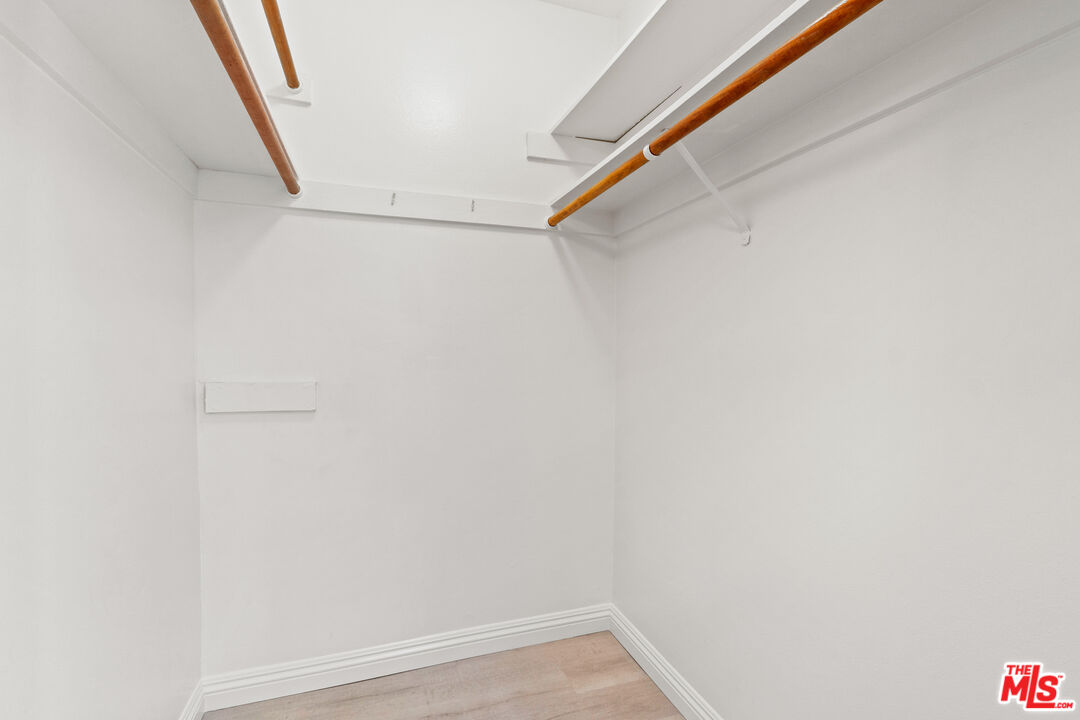 10747 Wilshire Boulevard, Unit 703 Los Angeles, CA 90024 - Photo 12 of 16 a view of small space