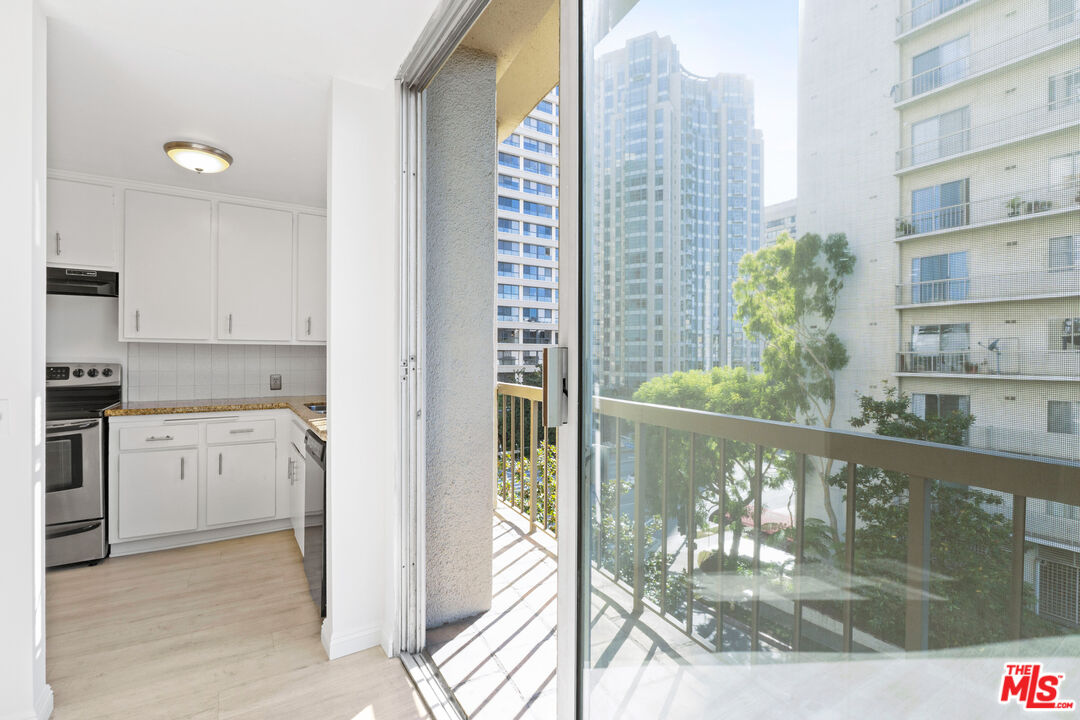 10747 Wilshire Boulevard, Unit 703 Los Angeles, CA 90024 - Photo 7 of 16