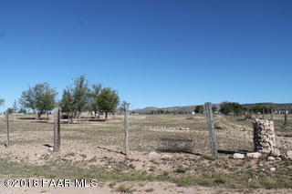 180 West Antelope Run Road Paulden, AZ 86334 - Photo 3 of 11 a view of a yard