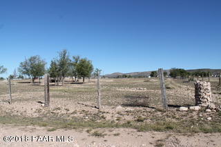 180 West Antelope Run Road Paulden, AZ 86334 - Photo 4 of 11 a view of a dry yard with lots of trees