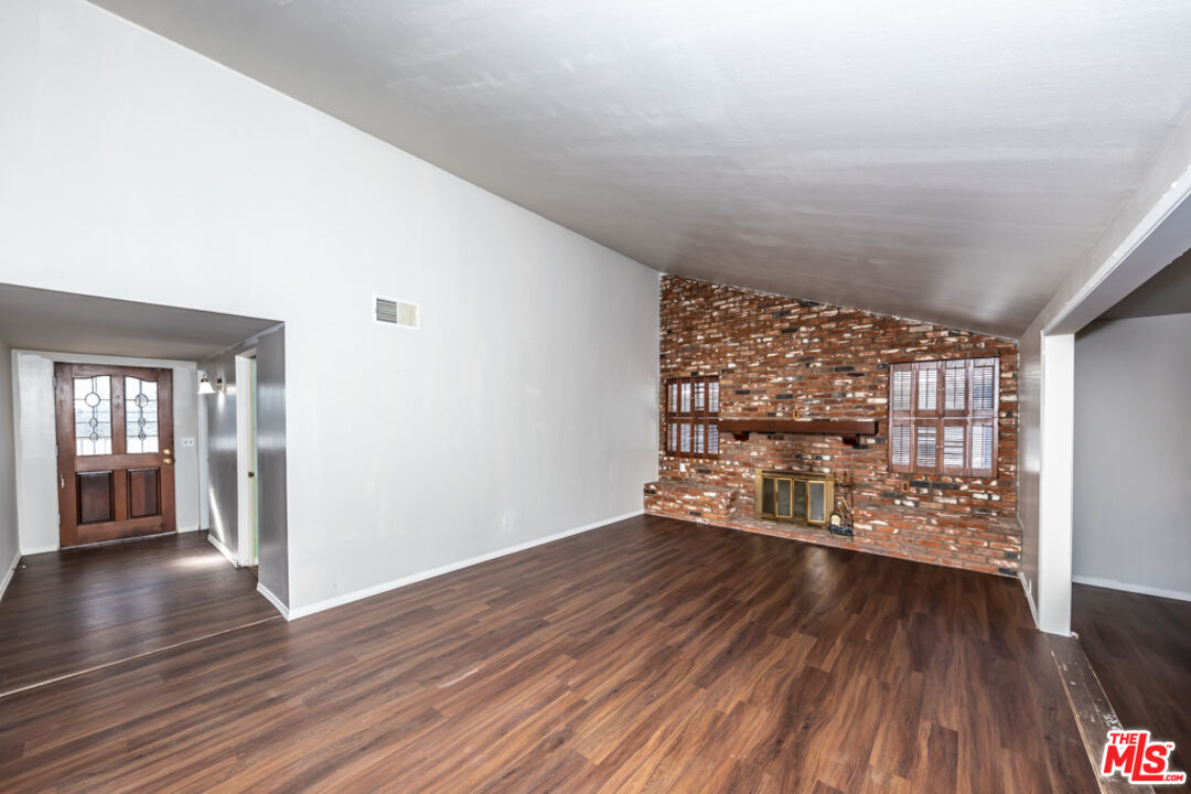 2467 West Chanticleer Road Anaheim, CA 92804 - Photo 6 of 28 Gallery Image 6