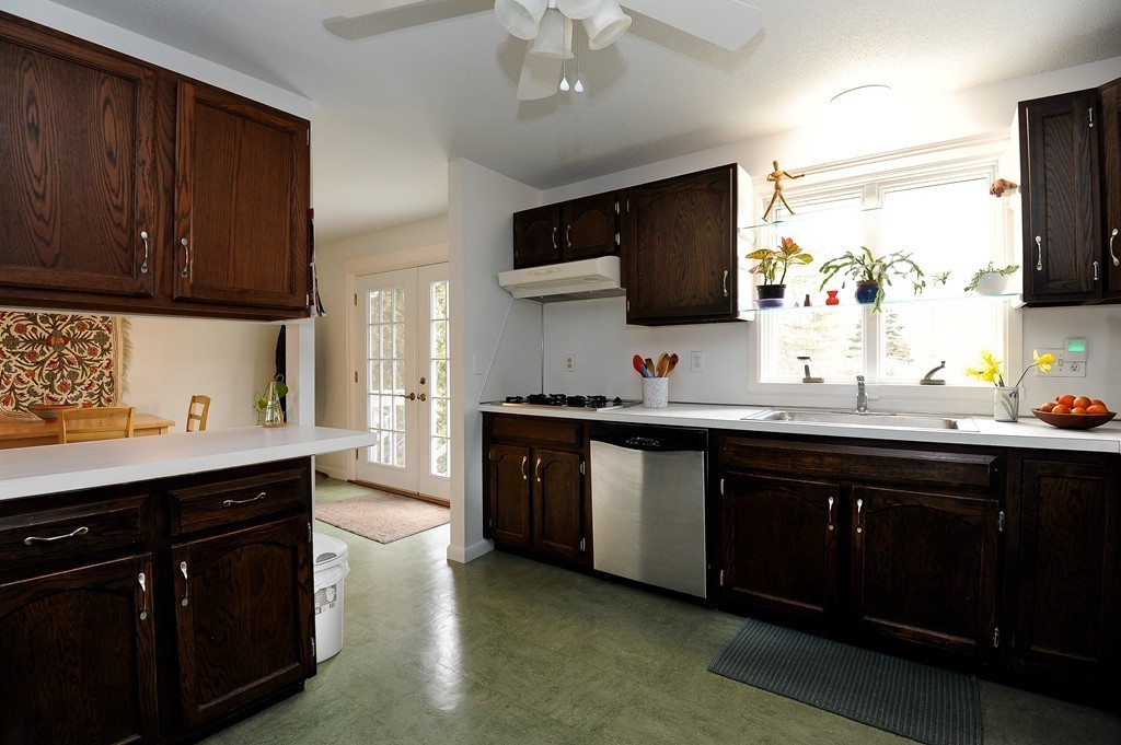 46 Rolling Ridge Road Amherst, MA 01002 - Photo 8 of 30 Gallery Image 8