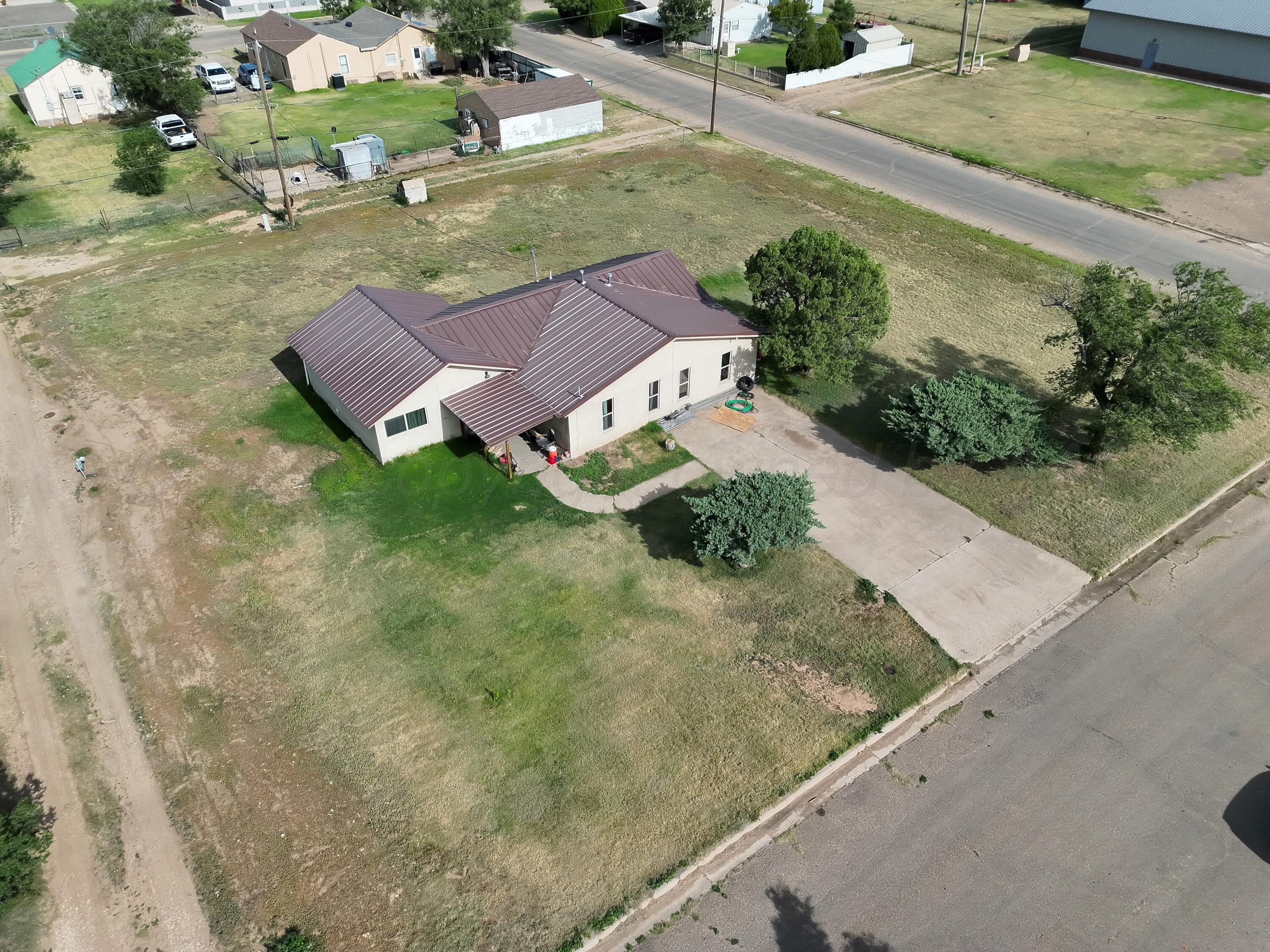 304 Ave P Sunray, TX 79086 - Photo 1 of 17 3