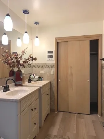 $249,999 | 15518 Marshfield Avenue, Harvey, IL 60426